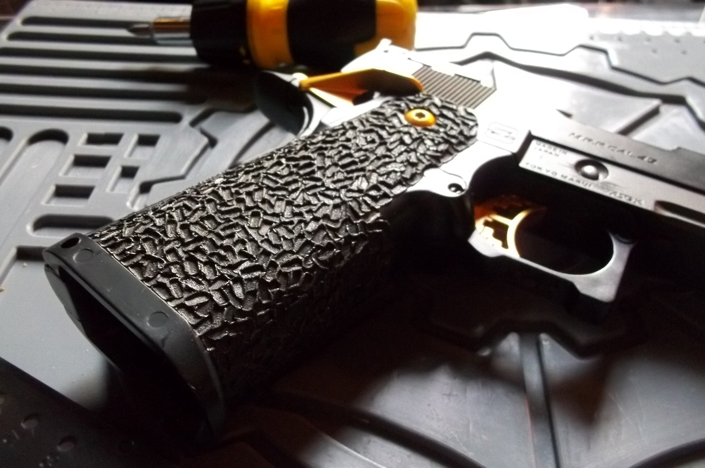 Cow Cow Hi-Capa 4.3/5.1 Stippled Grip - Wood Chips
