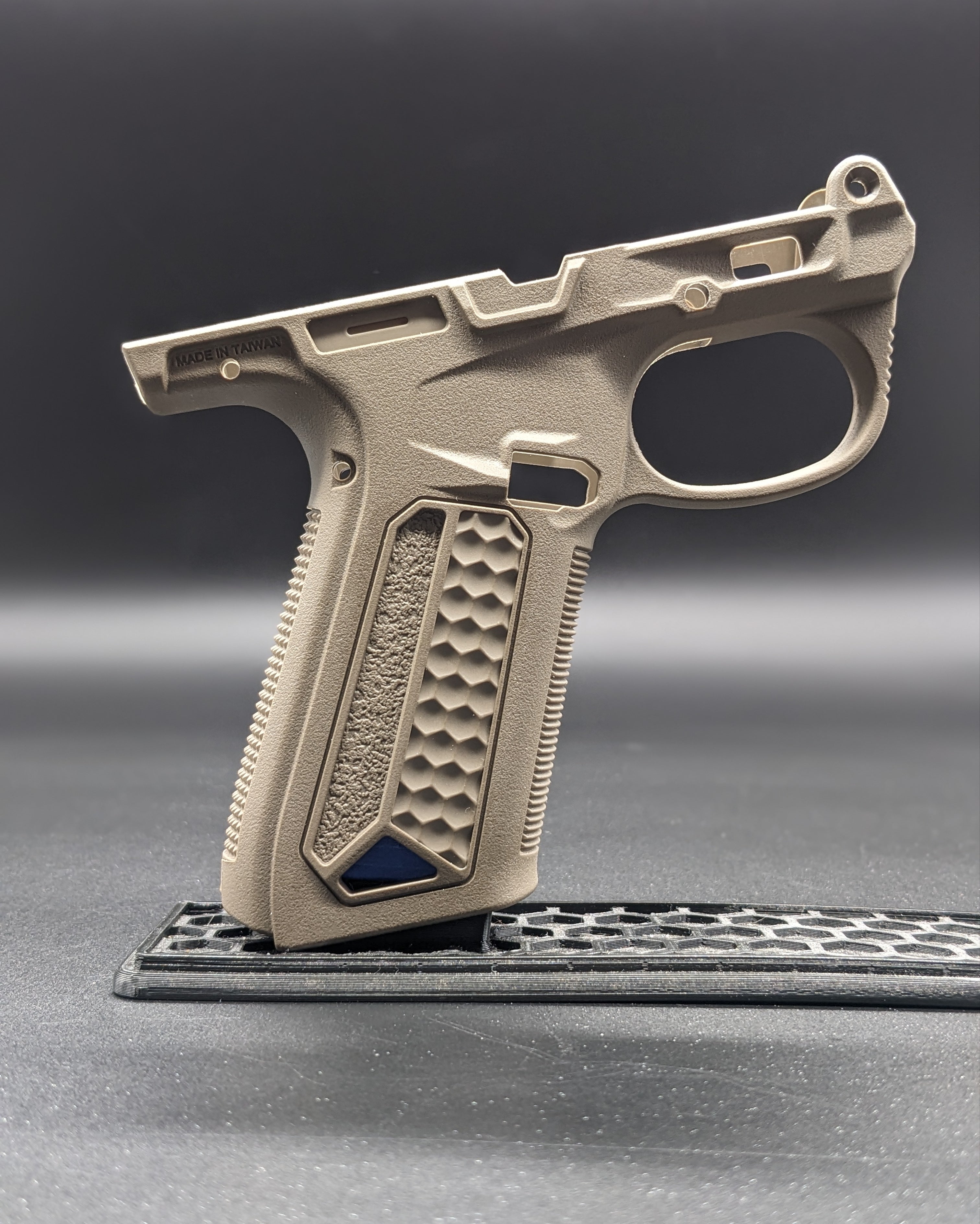 Action Army OEM AAP-01 Grip - Tan (Stock) – roguecapa